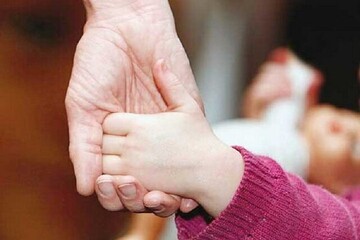 شرایط واگذاری فرزندخواندگی و اولویت بازگشت به خانواده زیستی