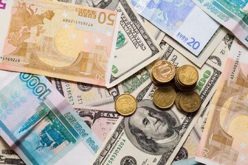 نرخ یورو و دلار دولتی امروز پنج شنبه ۱۱ تیر ۱۴۰۴ + کارمزد ارز اربعین