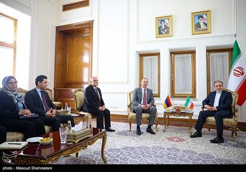 دیدارهای عراقچی با دبیر شورای عالی امنیت ملی ارمنستان و وزیر امور خارجه تاجیکستان