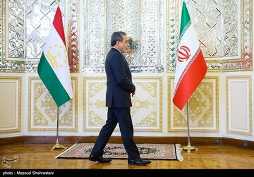 دیدارهای عراقچی با دبیر شورای عالی امنیت ملی ارمنستان و وزیر امور خارجه تاجیکستان