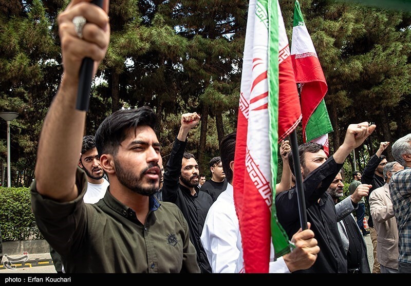 اجتماع دانشجویی در حمایت از حق غنی‌سازی اورانیوم