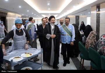 دیدار صمیمی سرپرست حجاج ایرانی با زائران کشورمان در مکه مکرمه