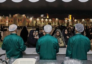 ​​​​​​​پذیرایی شبانه‌روزی از زائران در چایخانه‌های حرم رضوی
