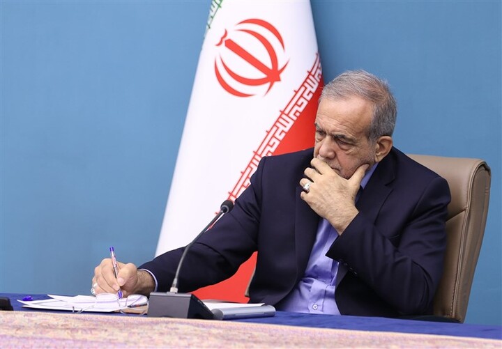 تقدیر پزشکیان از اکرمی در سرپرستی وزارت اقتصاد