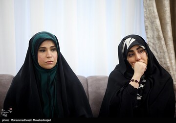 دیدار جمعی از چهره های رسانه‌ای زنان با خانواده شهید باقری