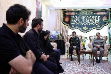 سردار رادان با خانواده شهید شادمانی دیدار کرد