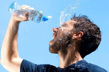 چرا فقط نوشیدن آب در گرمازدگی کافی نیست؟