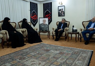 اسلامی با خانواده شهیدان باقری، سلامی، حاجی‌زاده و رشید دیدار کرد