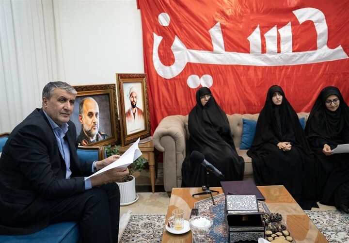 اسلامی با خانواده شهیدان باقری، سلامی، حاجی‌زاده و رشید دیدار کرد