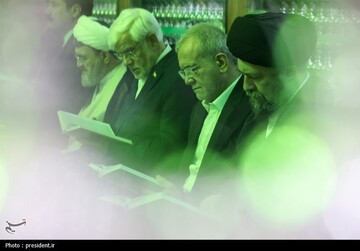 تجدید میثاق رئیس جمهور و اعضای هیئت دولت چهاردهم با آرمان‌های امام راحل