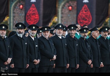 مراسم تعویض پرچم گنبد حرم مطهر رضوی