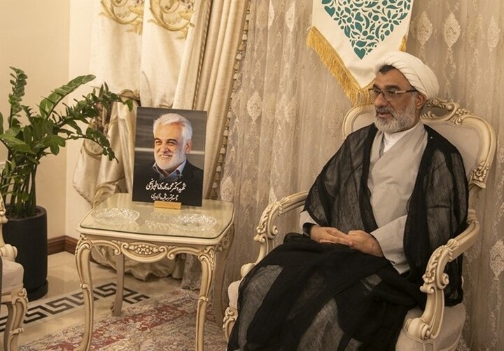 دیدار دبیر شورای عالی انقلاب فرهنگی با خانواده شهید طهرانچی