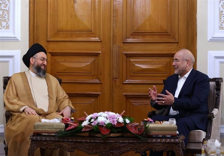 دیدار حکیم با قالیباف؛ تأکید بر گسترش همکاری‌های پارلمانی و حمایت از ثبات منطقه