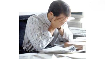 همکارم مدام شوخی‌های نامناسب می‌کند، چه کنم؟