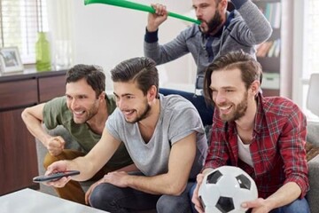 شوهرم رفیق‌بازه و مدام با دوستاش میره بیرون چیکار کنم؟