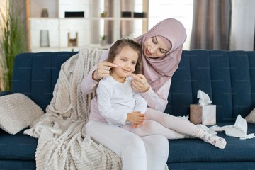 رابطه یک مادر و دختر چگونه باید باشد؟