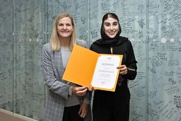 امضای ناهید کیانی روی دیوار المپیک