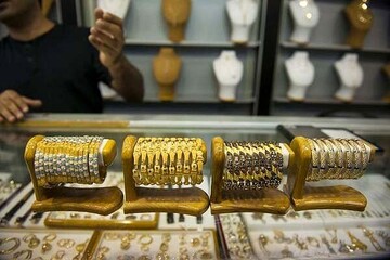 ریزش سنگین طلا و سکه در پی عقب‌نشینی دلار به کانال ۱۰۶ هزار تومان