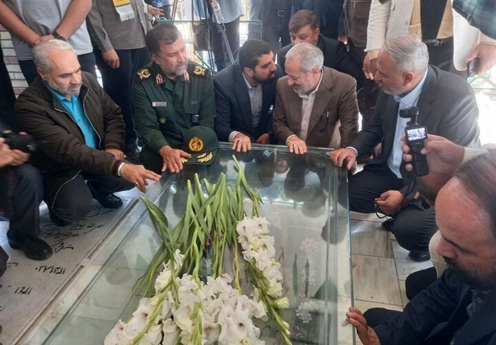 تجدید میثاق دانش‌آموزان با رهبر کوچک انقلاب