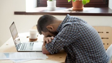 این عادت شبانه، دلیل اصلی خستگی صبحگاهی شماست