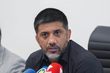 دبیر: چطور سلبریتی‌ و تراستی‌ها معدن می‌گیرند حرفی نمی‌زنید؟/ به ضدانقلاب پول زور نمی‌دهم