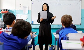 معلم؛ صدای آرامی که مسیر نسل‌ها را تغییر می‌دهد