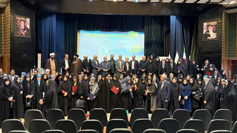 تقدیر از ۵۰ روانشناس جنگ رمضان در گردهمایی بزرگ روز روانشناس +عکس