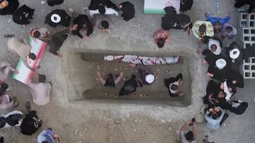 میناب دوباره سوخت؛ خاکسپاری تکه‌های پیدا شده از پیکر شهدا، داغی تازه بر دل خانواده‌ها