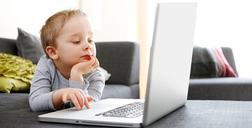 وقتی استرس والدین، صفحه‌نمایش را به پرستار کودک تبدیل می‌کند