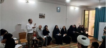 دوازدهمین کارگاه آموزشی «آغاز عاشقانه؛ از امروز تا همیشه» در استان قم برگزار شد +عکس